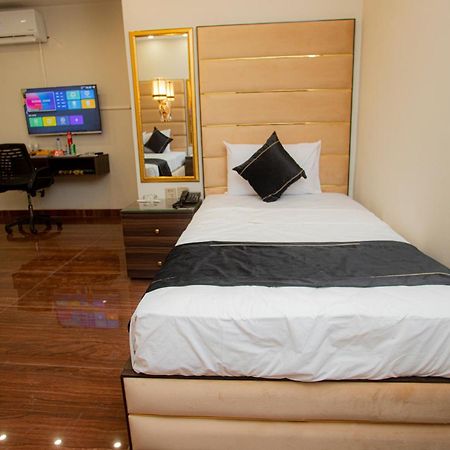 Hotel White Season Gulberg ลาฮอร์ ภายนอก รูปภาพ