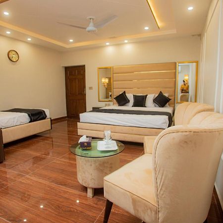 Hotel White Season Gulberg ลาฮอร์ ภายนอก รูปภาพ