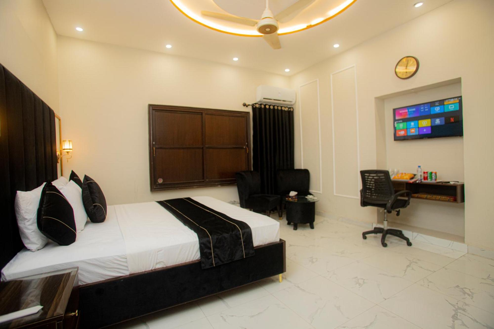 Hotel White Season Gulberg ลาฮอร์ ภายนอก รูปภาพ