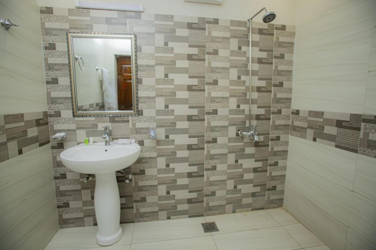 Hotel White Season Gulberg ลาฮอร์ ภายนอก รูปภาพ