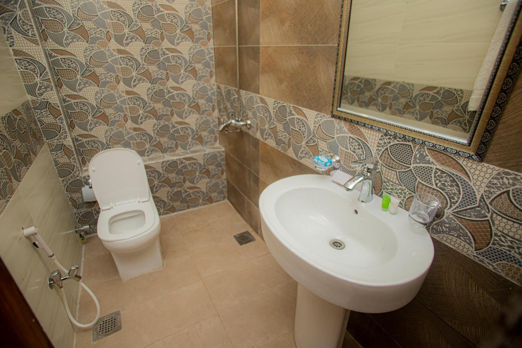 Hotel White Season Gulberg ลาฮอร์ ภายนอก รูปภาพ