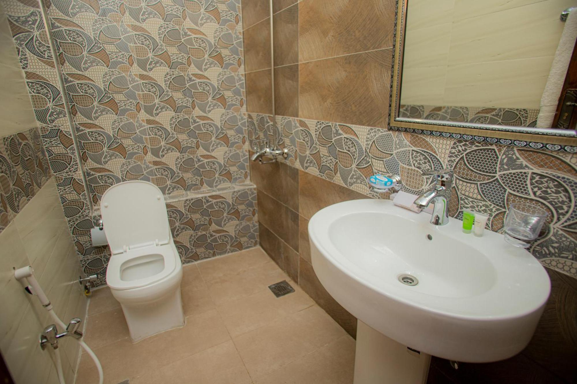 Hotel White Season Gulberg ลาฮอร์ ภายนอก รูปภาพ
