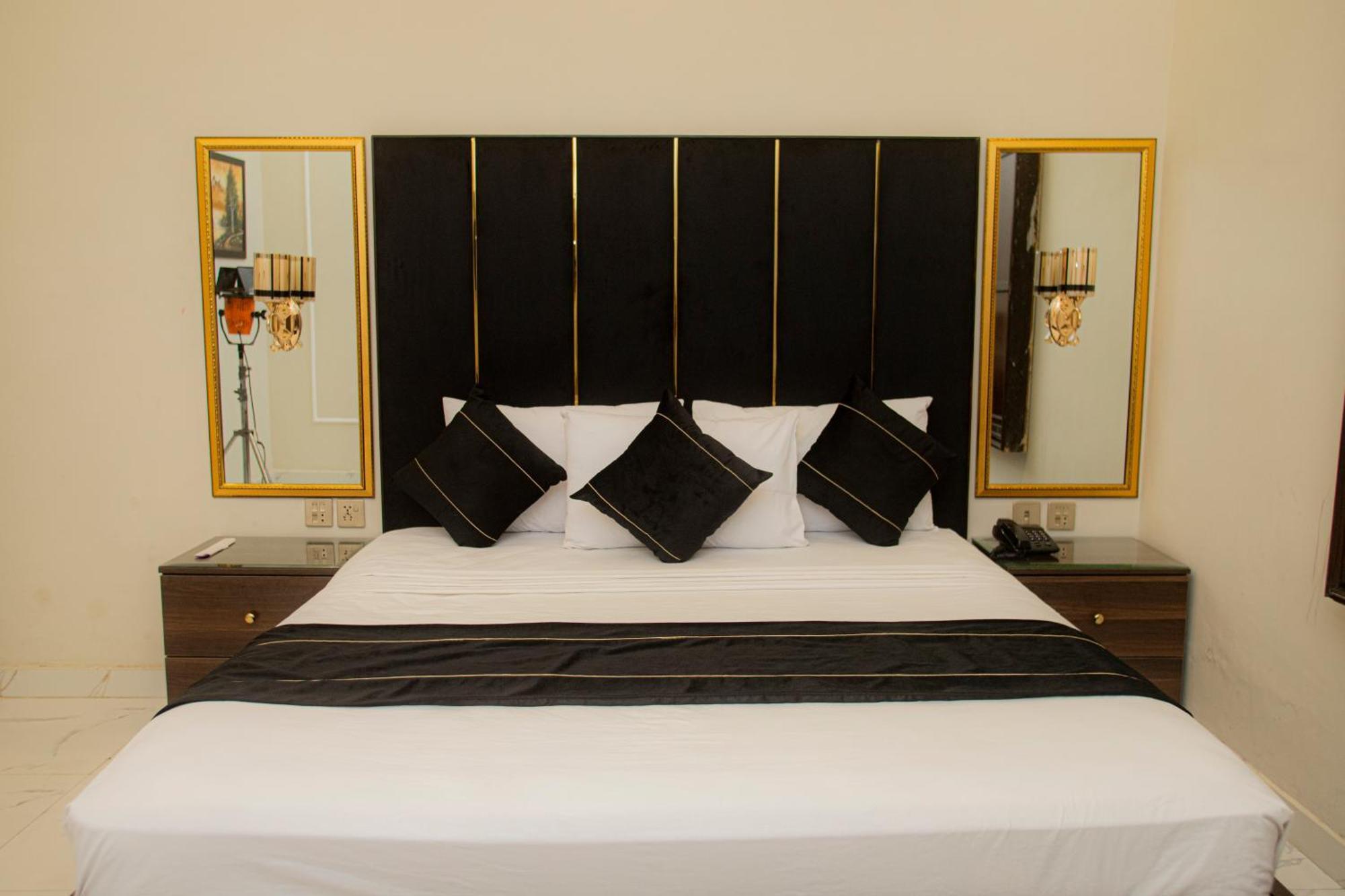 Hotel White Season Gulberg ลาฮอร์ ภายนอก รูปภาพ