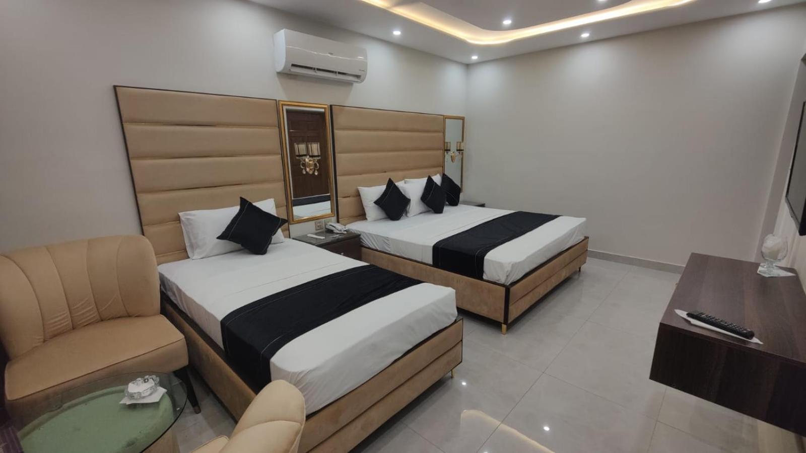 Hotel White Season Gulberg ลาฮอร์ ภายนอก รูปภาพ