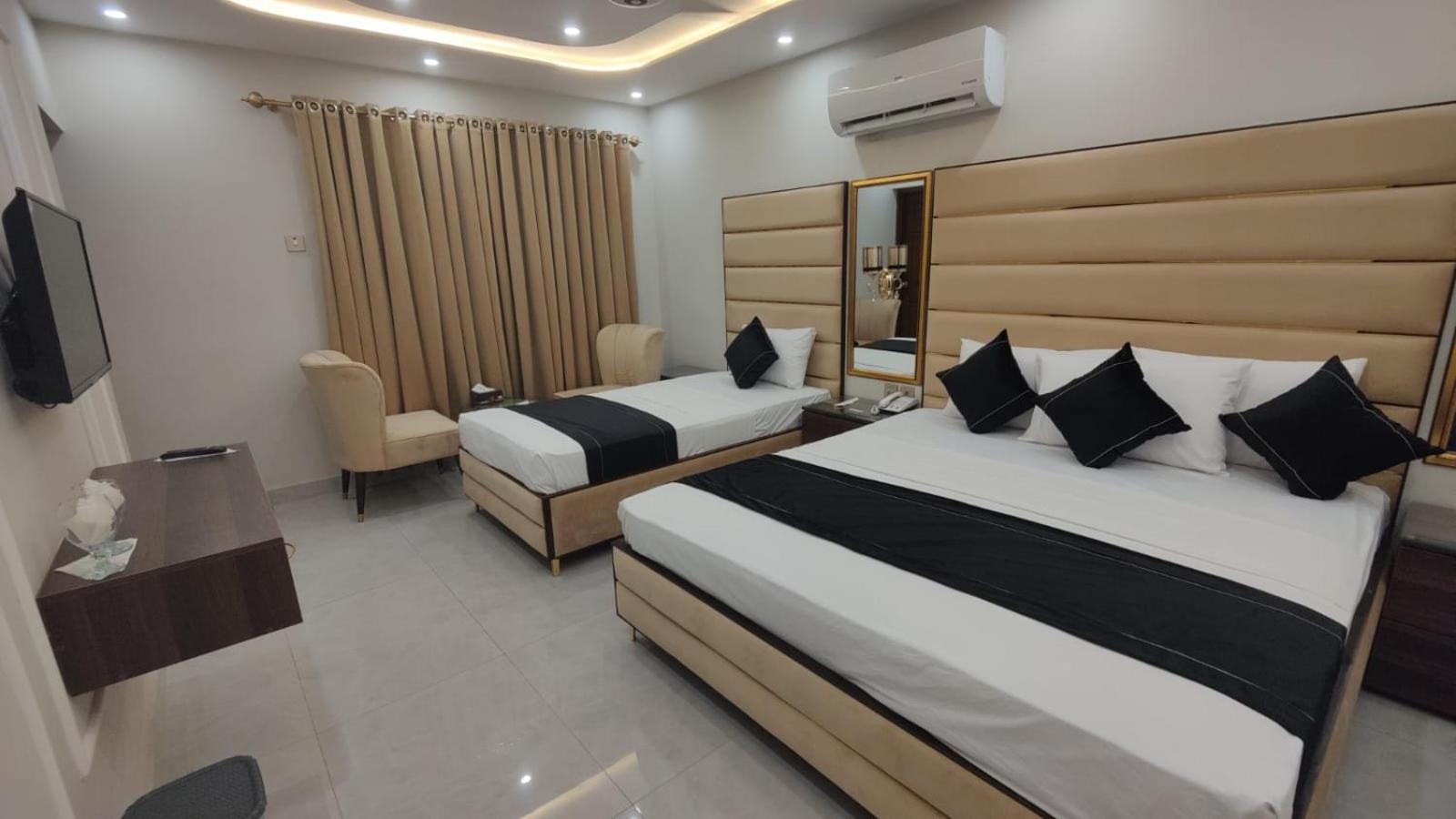 Hotel White Season Gulberg ลาฮอร์ ภายนอก รูปภาพ