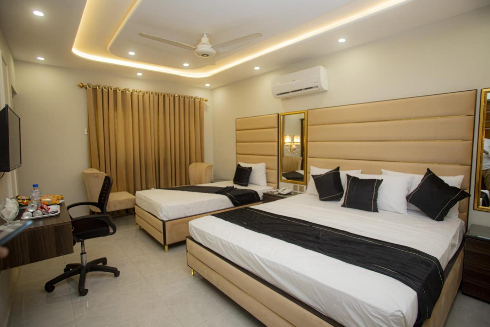 Hotel White Season Gulberg ลาฮอร์ ภายนอก รูปภาพ